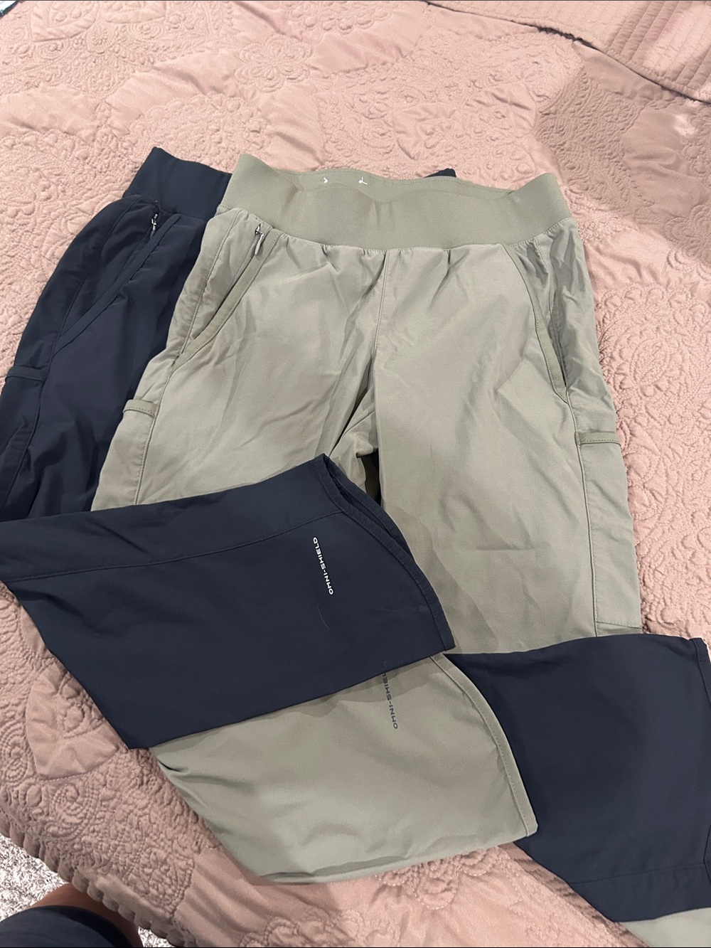 Columbia Olive Green and Black Performance Capri